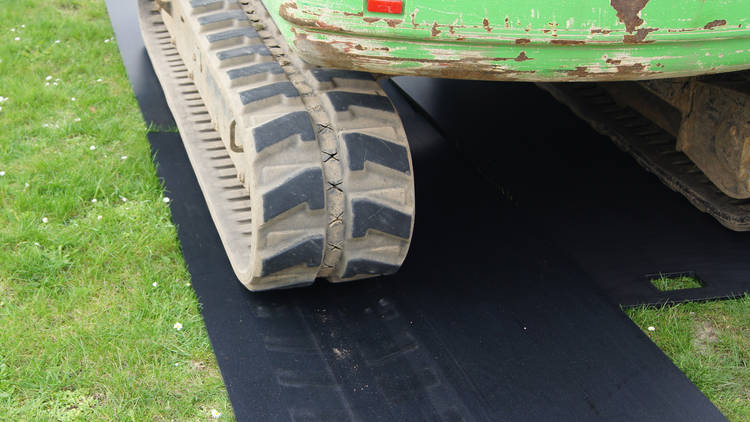 Murdotec Kunststoffplatten als Kranunterlage, Bodenschutz und Abstütztechnik